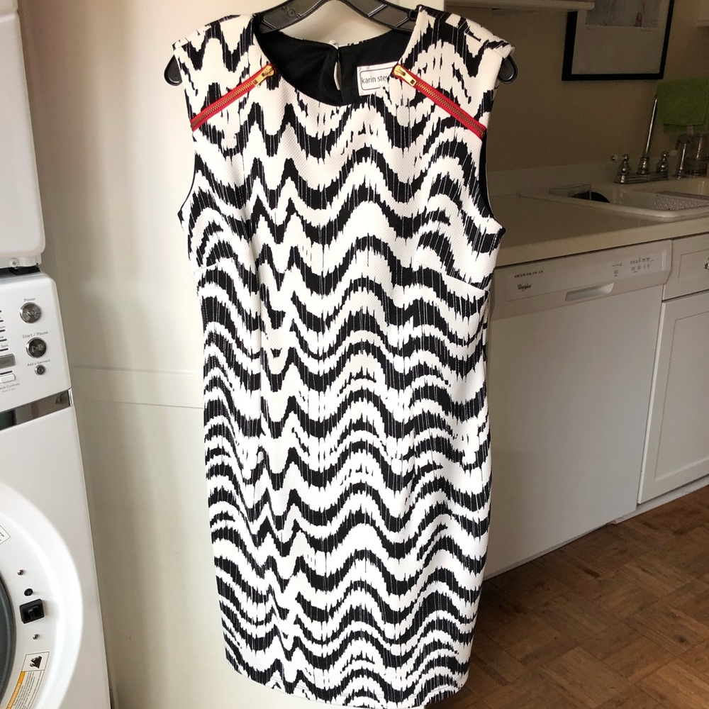 Black and white patterned sleeveless dress